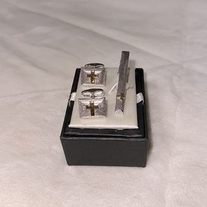 Steve Harvey Celebrity edition tie clip and cuffs